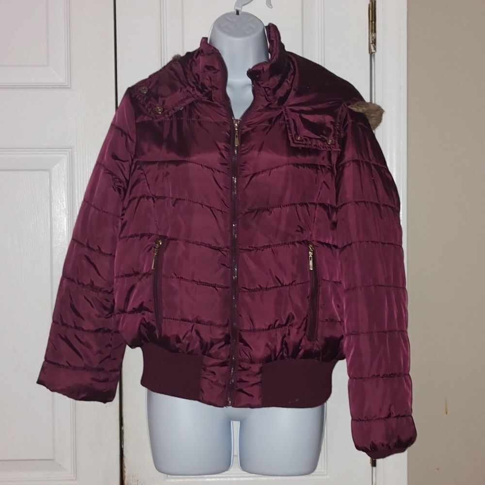 J2 Puffy plum color winter coat faux fur hood  Juniors  Sz XL